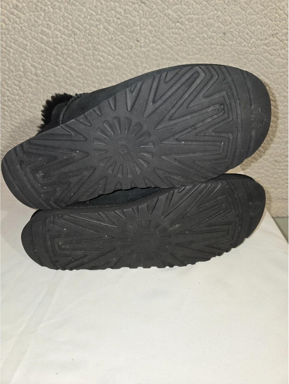 UGG Bailey Bow Mini II Black Suede Fur Boots Womens Size 10 *NIB*